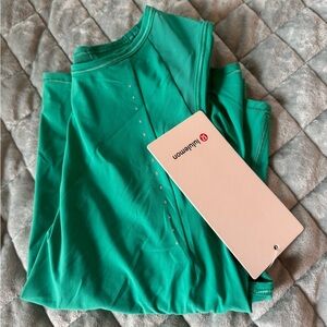 Women’s lululemon sculpt cropped tank size 4